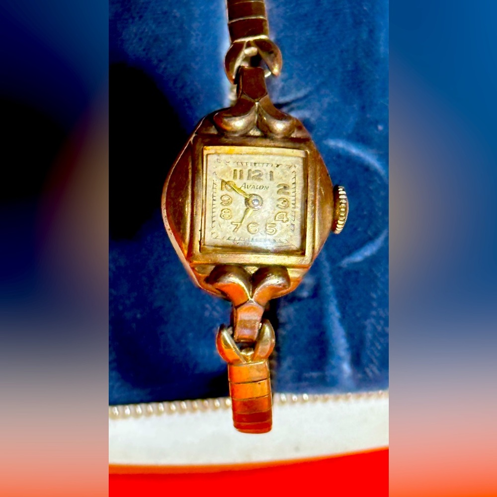 Antique women’s Avalon vintage 10k gold rolled watch